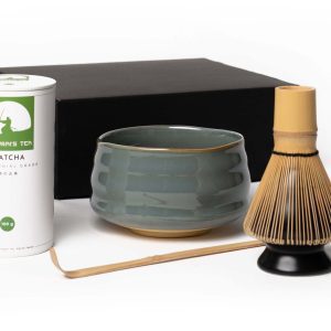 Matcha meistro rinkinys: rankų darbo dubenėlis + bambukinė šluotelė + bambukinis šaukštelis + stovas šluotelei + ekologiška matcha + prabangi dėžutė